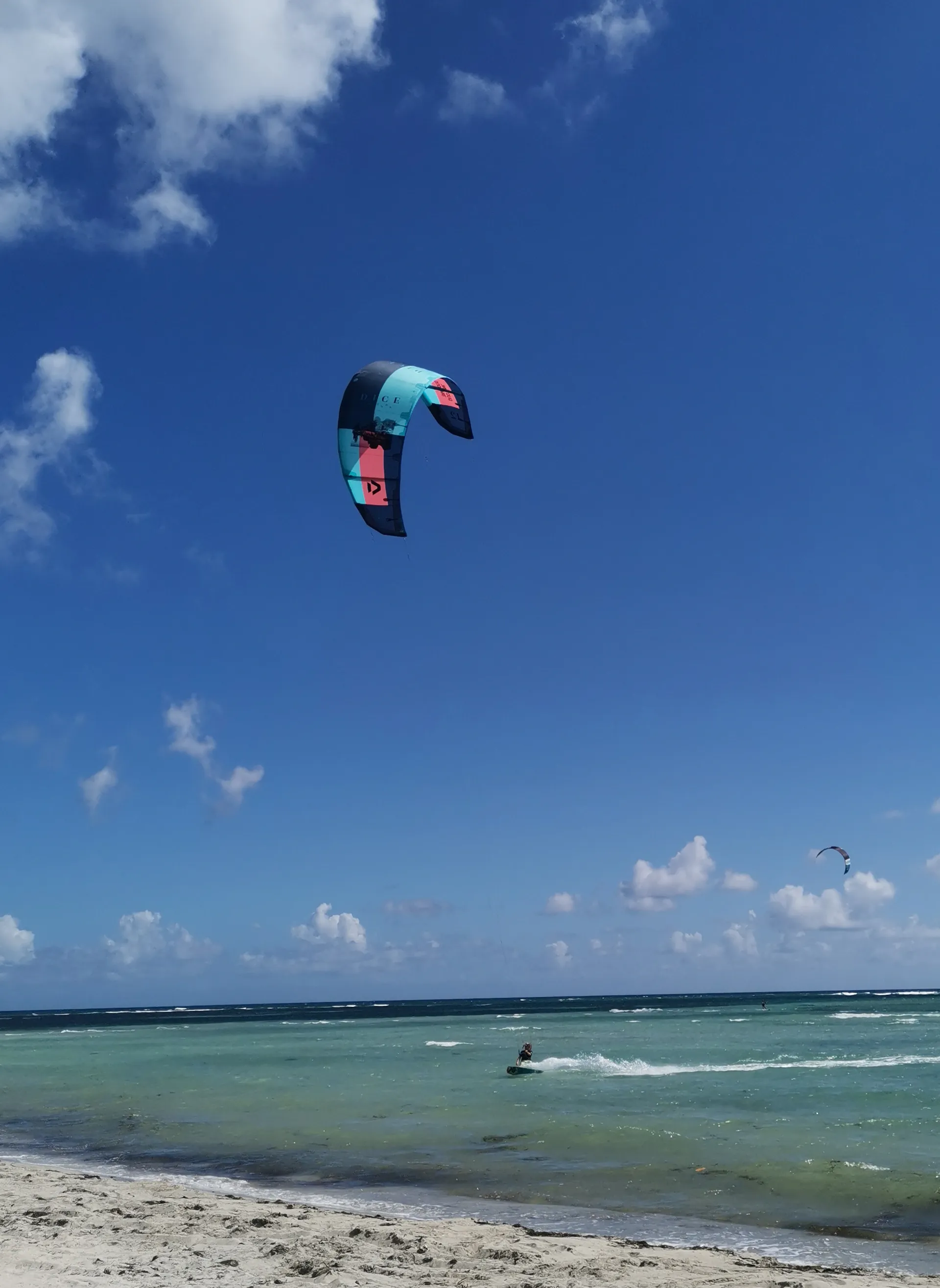 Cours et location de kitesurf et wingfoil à Sainte-Anne en Guadeloupe